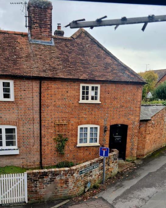 Gorgeous 2 Bedroom Kintbury Cottage Eksteriør billede